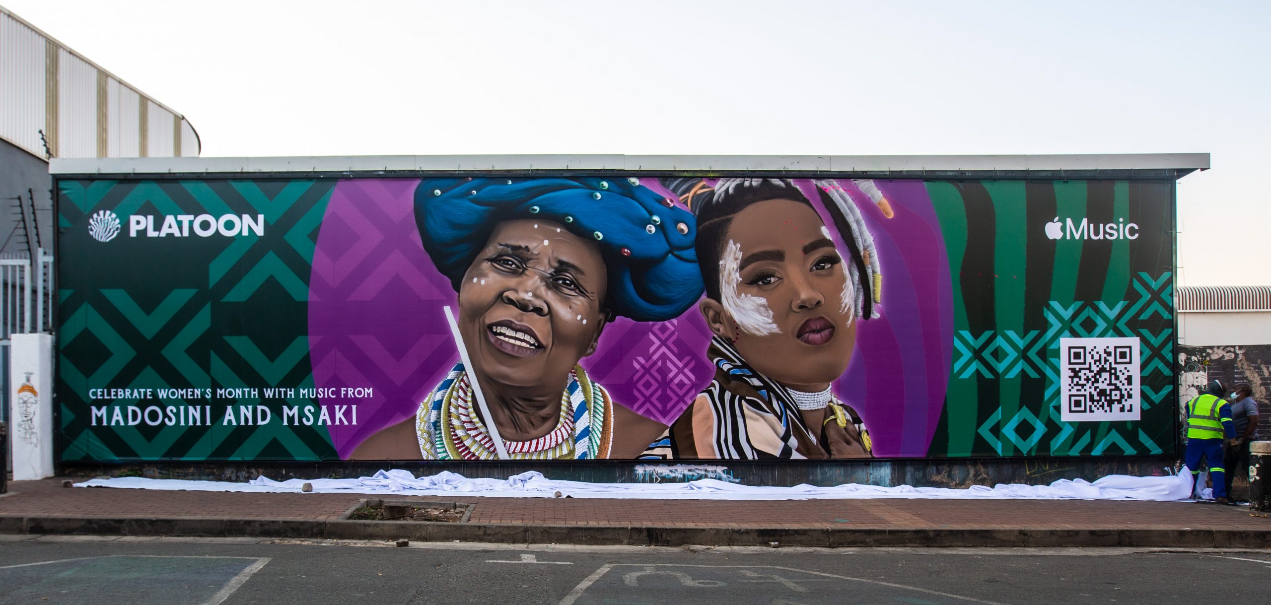  Baz-Art unveils second Women’s Wall mural in Fox Street, Maboneng. Designed and executed by artist Dbongz, the wall features iconic musicians Madosini and Msak