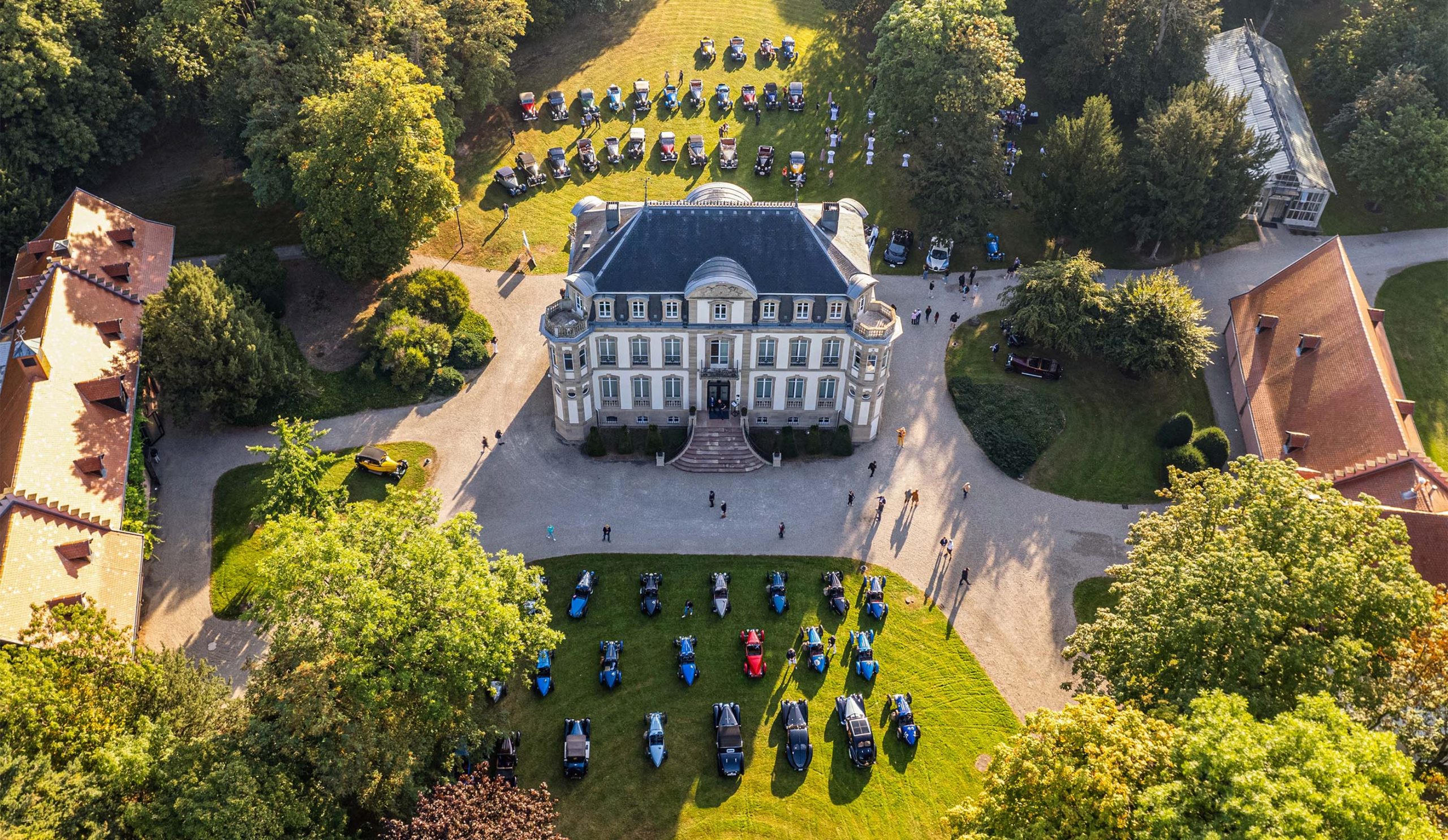 To celebrate the 40th anniversary of Festival Bugatti in Molsheim, the participants were invited to the Château Saint Jean.